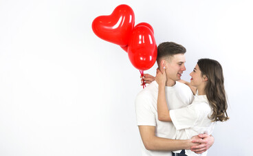young-couple-with-red-heart-balloons-hugging.jpg